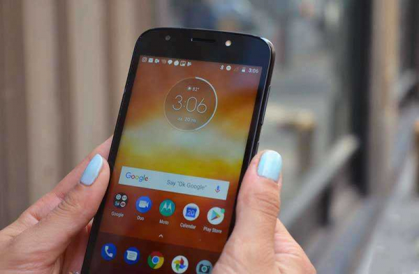 Обзор Moto E5 Play и E5 Plus: доступные смартфоны Motorola