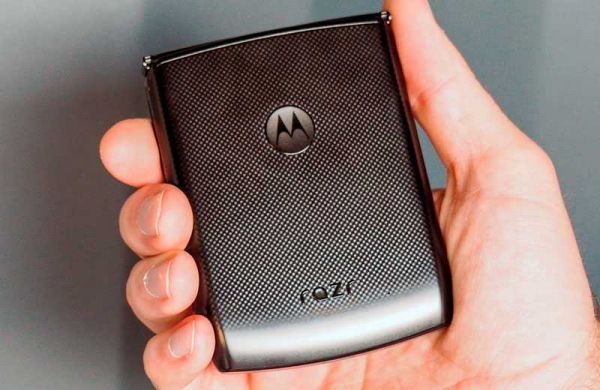 Обзор Motorola Razr 2019: раскладной смартфон будущего