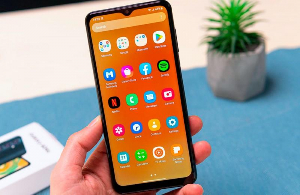 Обзор Galaxy A04s: самого дешёвого смартфона Samsung для базовых задач