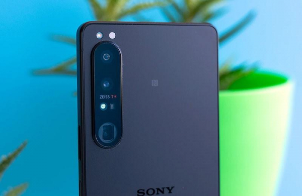 Обзор Sony Xperia 1 IV: флагманского смартфона и революционного камерофона