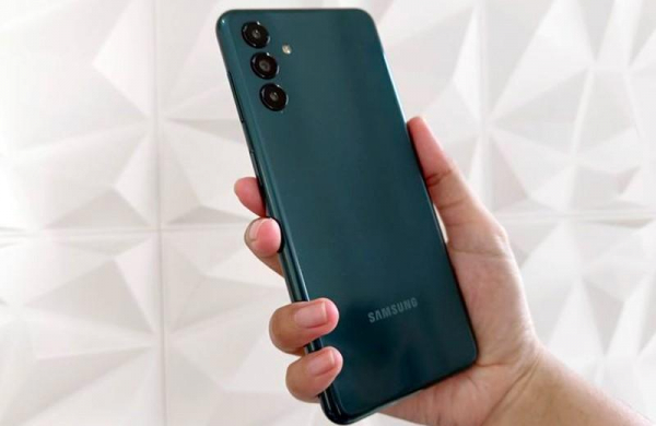 Обзор Galaxy A04s: самого дешёвого смартфона Samsung для базовых задач