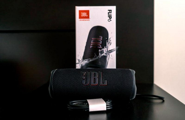 Обзор JBL Flip 6: портативной колонки с небольшими и важными обновлениями