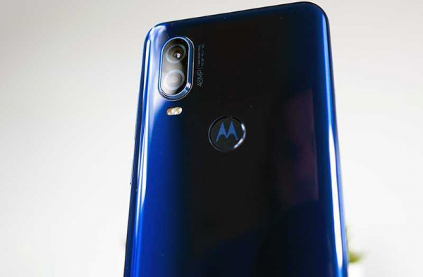 Обзор Motorola One Vision: недорогой телефон с чистым Android