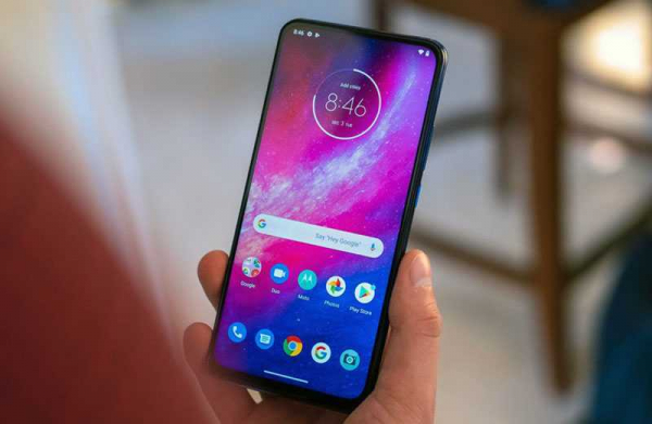 Первый обзор Motorola One Hyper: смартфон со всплывающей камерой и зарядкой 45Вт