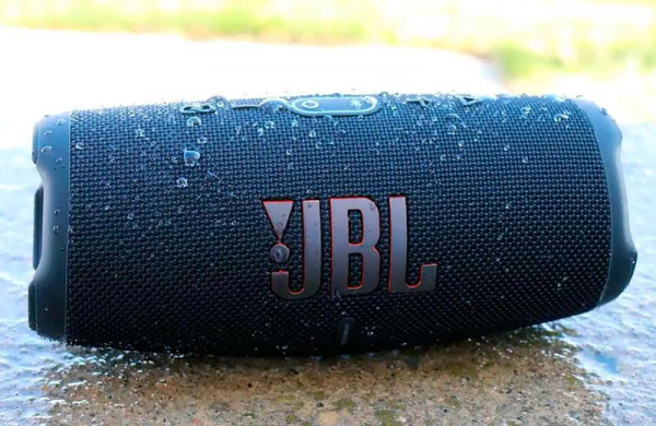 Обзор JBL Charge 5: портативной водонепроницаемой Bluetooth-колонки повербанк