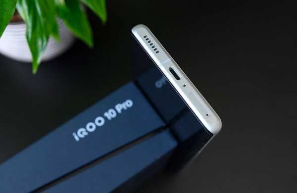 Обзор iQOO 10 Pro: мощный конкурент смартфонам Xiaomi с зарядкой 200 Вт