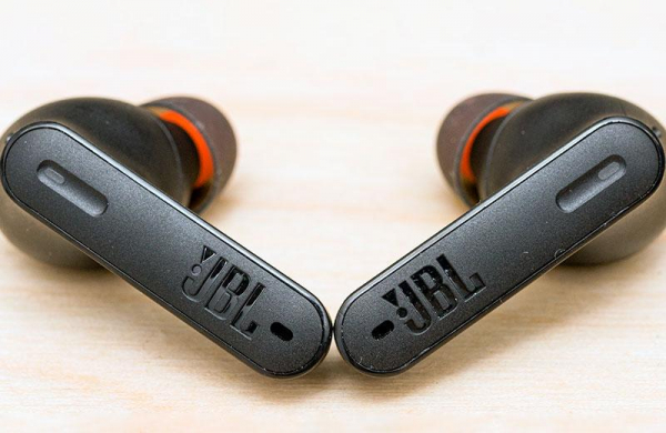 Обзор JBL Tune 230NC TWS: наушники с хорошим звуком, шумоподавлением и автономностью