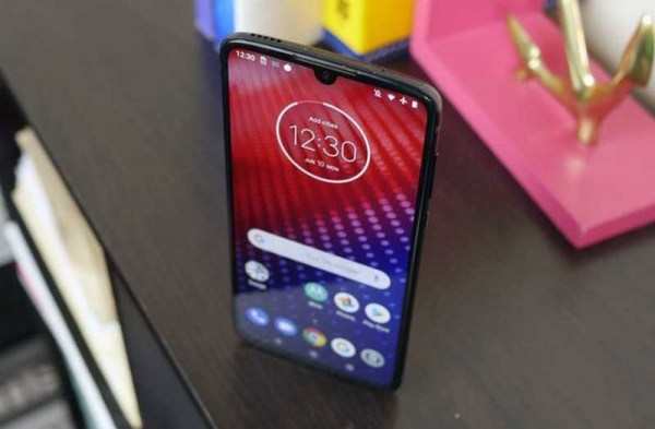 Обзор Moto Z4: обновлённый флагманский телефон с 5G