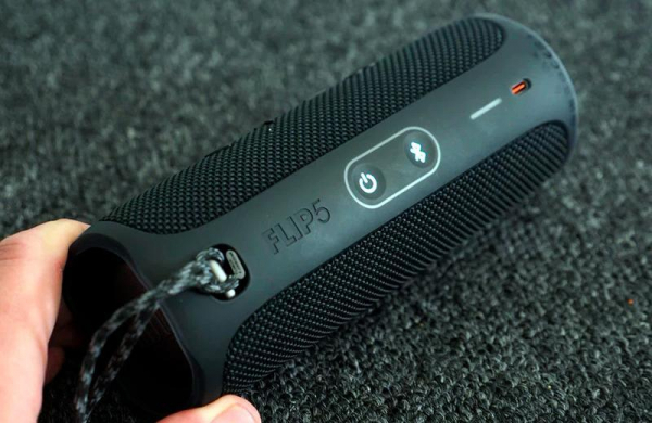 Обзор JBL Flip 5: обновлённая портативная Bluetooth-колонка без излишеств