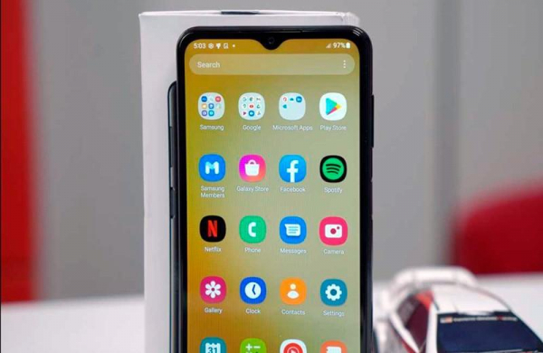 Обзор Galaxy A04s: самого дешёвого смартфона Samsung для базовых задач