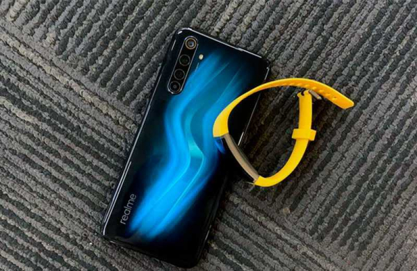 Обзор Realme Band: этот спортивный браслет лучше Mi Band 4?